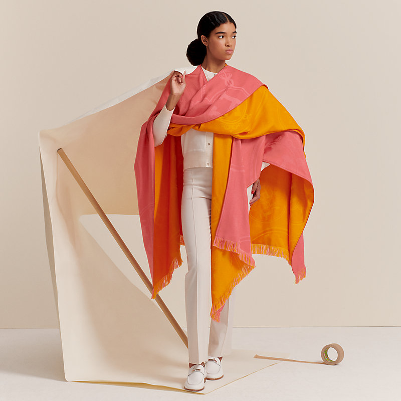 【こなれ感が一際UP】HERMES★Poncho New Libris New Libris reversible poncho | Hermès USA